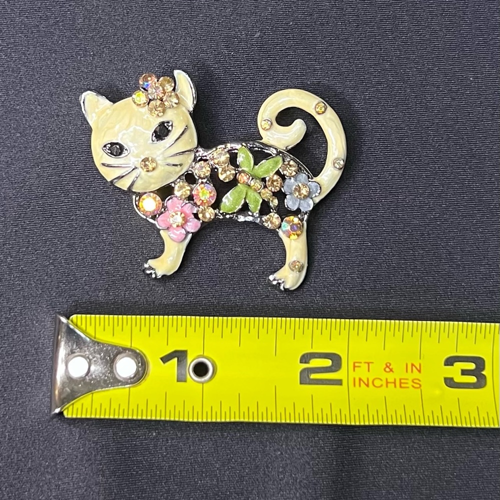 Vintage Rhinestone Enamel Cat Brooch / Pin with Floral Gemstone Accents - Picture 4 of 5